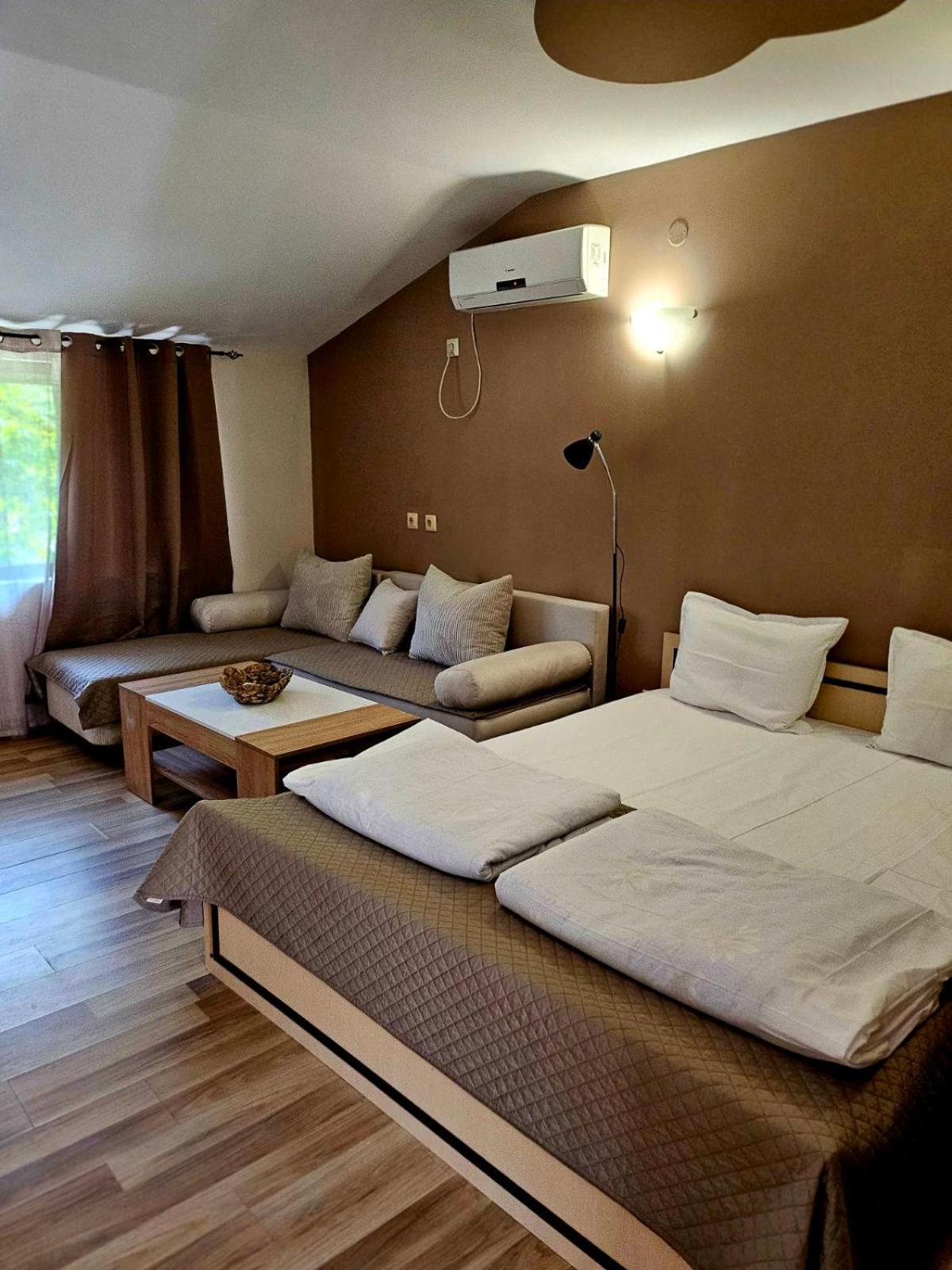 Orehite-Family Hotel ,Food & Pool Bozhichen Exteriér fotografie